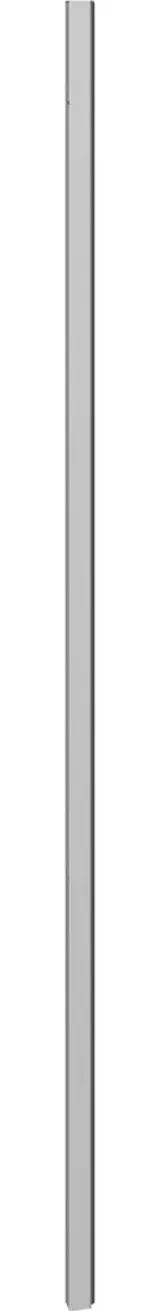 Baderomsinspirasjon med hvite baderomsmøbler, elegant rundt speil og dusjnisje med foldedør i klart glass og profiler i sateng, grønne avlange fliser gir et sofistikert uttrykk.