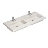 Elegant og moderne baderomsinspirasjon med mørke marmorerte vegger, runde opplyste speil med svart ramme, vegghengt servantskap med dobbeltvask og en romslig dusjniche