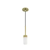 Stort vintage retro baderomsinspirasjon med terrakottafarget servantskap med riller, elegant tynn benkeplate og vakker bordstående servant, stilfullt ovalt speil med messingkant. Lyserosa fliser og grå sildebensfliser gir et romantisk og feminint uttrykk