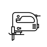 Baderom med skrått tak inspirasjon, beige baderomsmøbler med rifler, elegant benkeplate og firkantet bordstående servant, vakkert firkantet speil med stilige hyller, blå vegger, store vinduer og sort fiskebeinsgulv gir et lyst og urbant uttrykk.