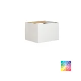 Elegant og moderne baderomsinspirasjon med skråtak, vegghengte blå servantskap og underskap, rund servant med messingarmatur, opplyst speil og naturlig lysinnfall