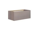 Liten baderomsinspirasjon med benkeplate på mål, elegant blå frittstående vask og firkantet figurspeil som skaper et lyst og moderne rom.