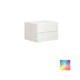 Stilrent og romslig baderomsinspirasjon med stort rundt speil med svart ramme, mørk steinvask, farget toalett, overskap og åpen hylle i et sofistikert og dempet design