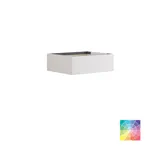 Stilrent og romslig baderomsinspirasjon med stort rundt speil med svart ramme, mørk steinvask, farget toalett, overskap og åpen hylle i et sofistikert og dempet design