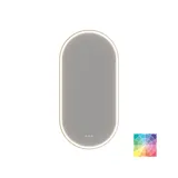 Stor baderomsinspirasjon med hvite møbler med riller, elegante benkeplater og bordstående servanter, ovale speil med lys, synlige bjelker og mønstrede fliser gir et vintage og stilfullt uttrykk