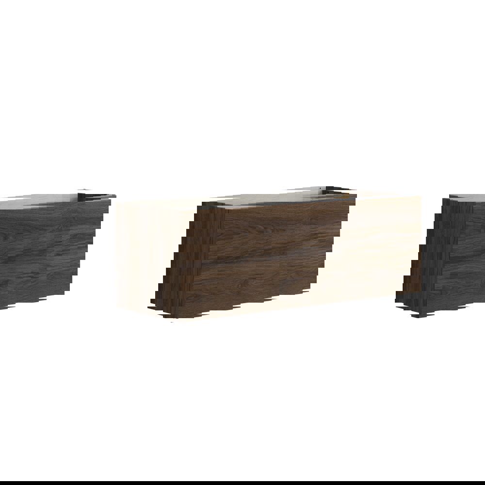 Stor baderomsinspirasjon med servantskap og trelameller i brun eik, frittstående badekar, og firkantede speil med lys, elegant dobbelservant gir et moderne og symmetrisk utseende