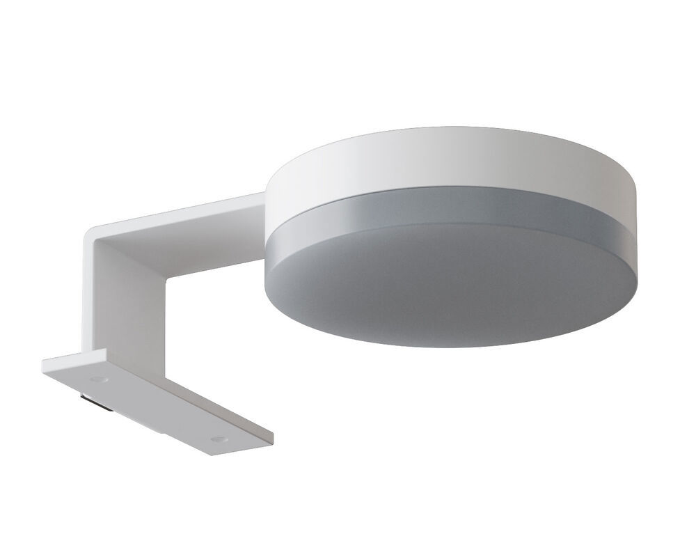 Baderomsinspirasjon med baderomsmøbler i moderne blå farge, elegant bordstående vask og stort firkantet speil med lys, hvite fiskebensfliser gir et stilfullt og klassisk uttrykk