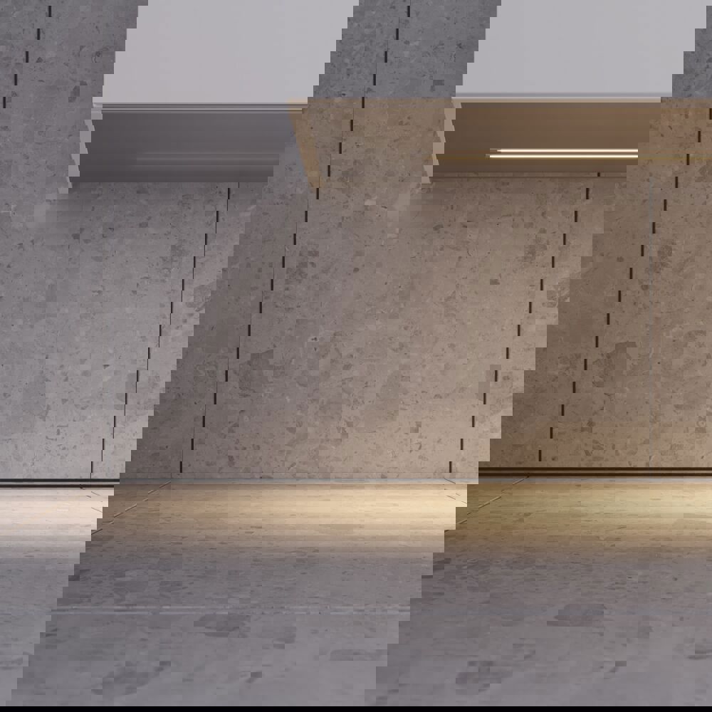 Baderom med skrått tak inspirasjon, beige baderomsmøbler med rifler, elegant benkeplate og firkantet bordstående servant, vakkert firkantet speil med stilige hyller, blå vegger, store vinduer og sort fiskebeinsgulv gir et lyst og urbant uttrykk.