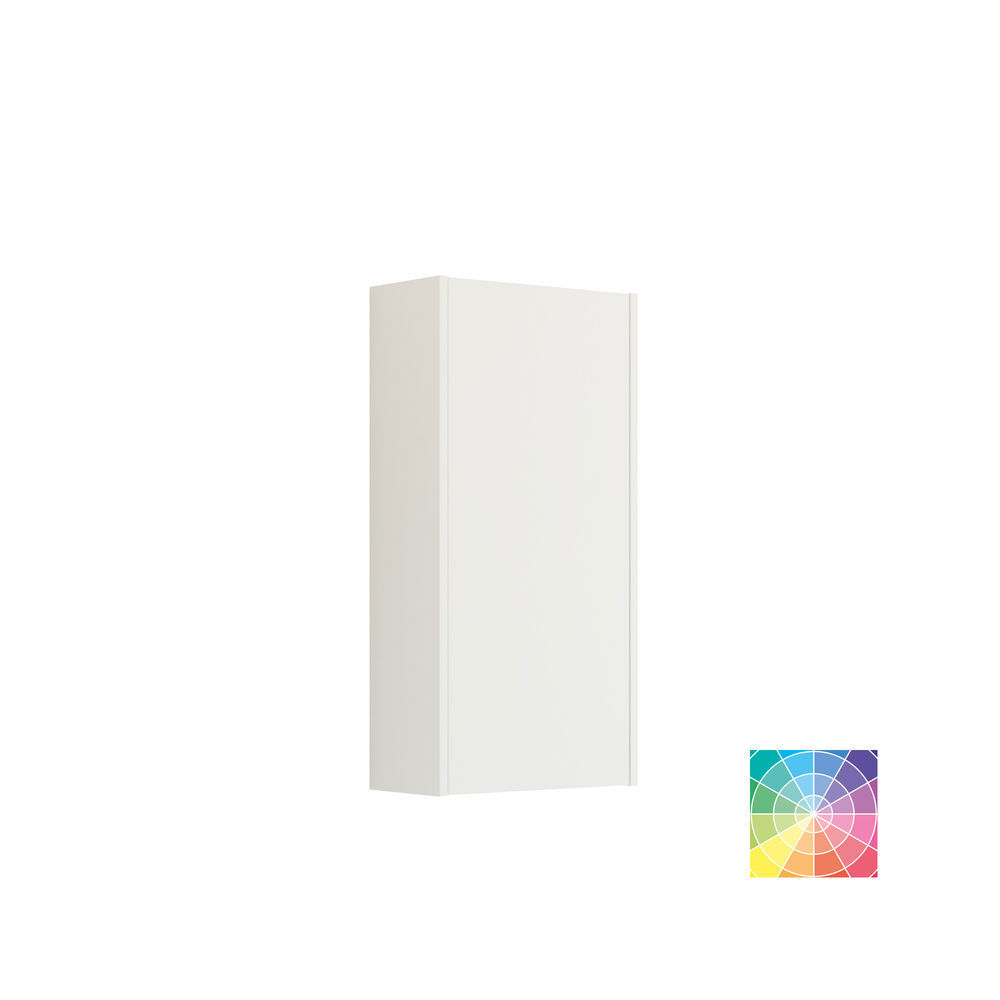 Stor baderomsinspirasjon i nordisk stil med baderomsmøbler i lys blå farge og trebenkeplate med elegant bordstående servant, fiskebensgulv i tre som skaper en lys og klassisk stil