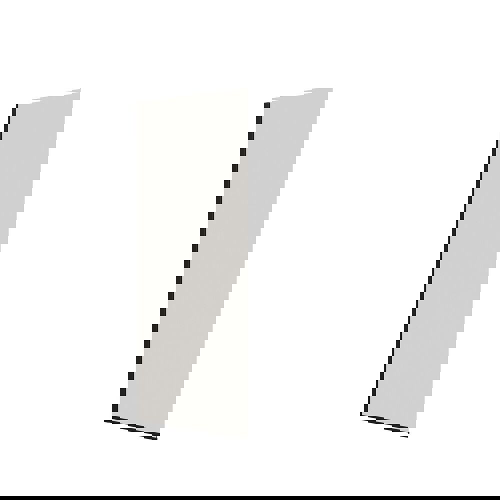 Stort baderomsinspirasjon i moderne og minimalistisk stil med hvite baderomsmøbler og elegant sort benkeplate med firkantede frittstående vasker, estetiske og praktiske innebygde speilskap med lysramme samt walk-in dusj