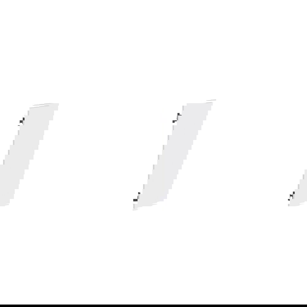 Stort bad i grønne farger med servantskap, ovalt speil med messingkant og flotte dører med ramme