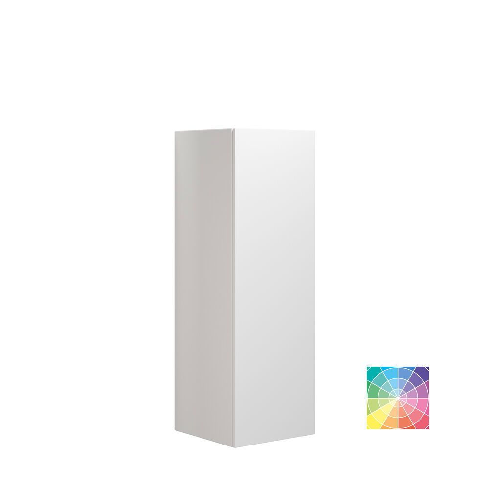 Stort og luksuriøst bad med flotte ovale speil og lekre fliser i naturfarger