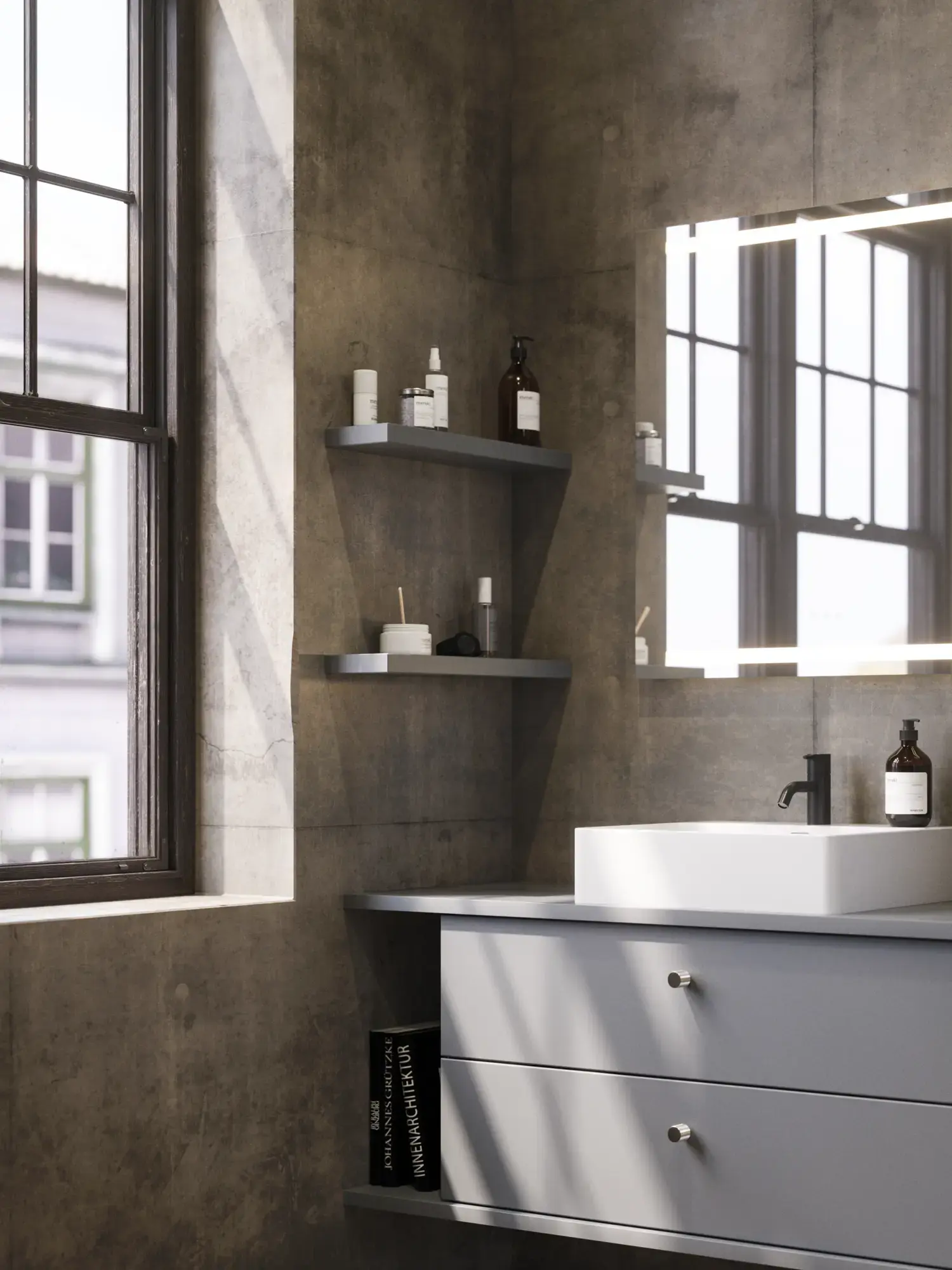Baderomsinspirasjon med skråvegger, grå servantskap og overskap, spesialtilpassede benkeplater, moderne firkantet bordstående servant, firkantet speil med lys, rå betongvegger og gulv gir et urbant uttrykk