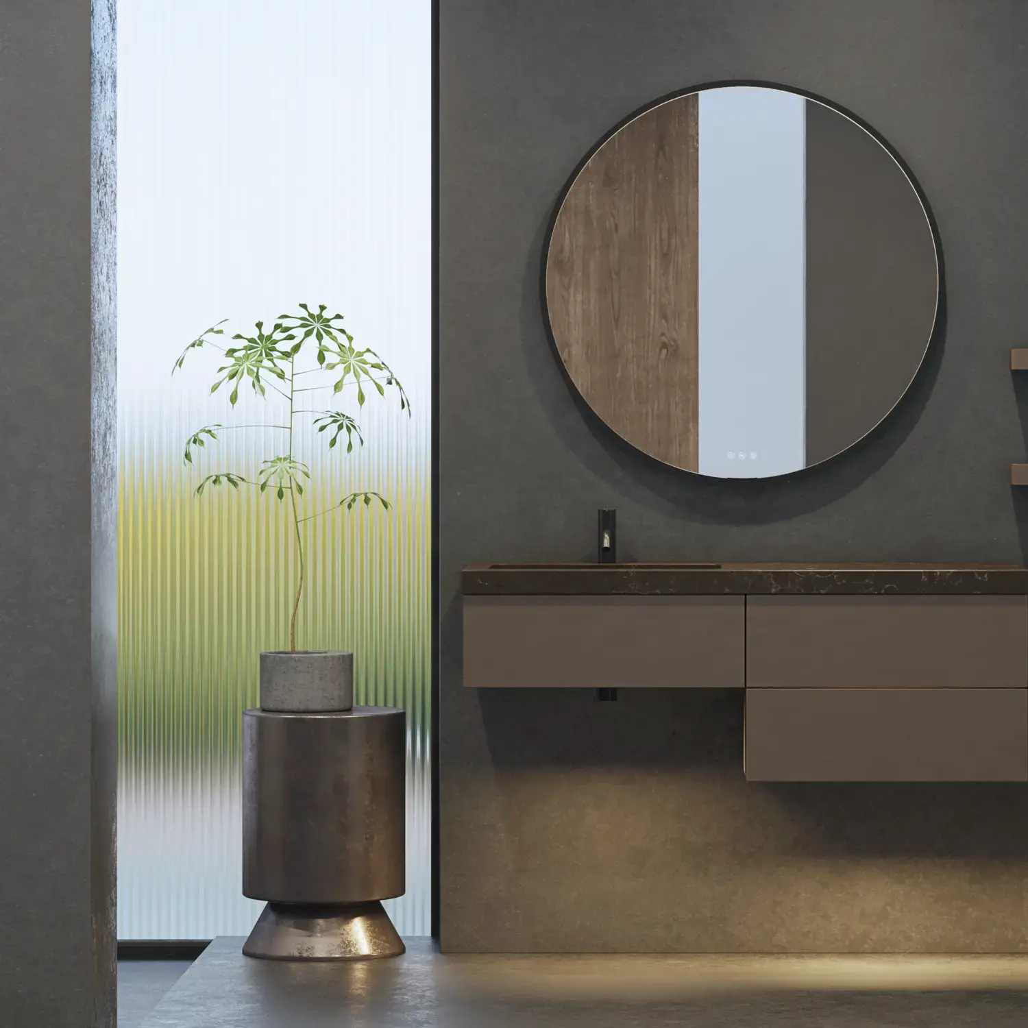 Stilrent og romslig baderomsinspirasjon med stort rundt speil med svart ramme, mørk steinvask, farget toalett, overskap og åpen hylle i et sofistikert og dempet design