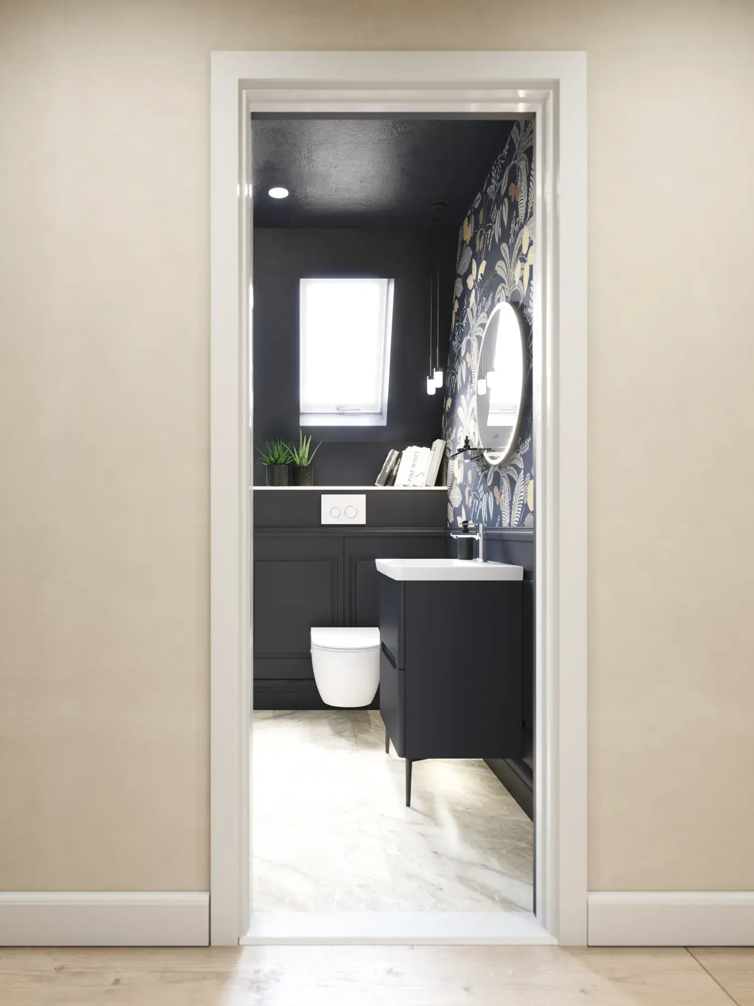 Baderomsinspirasjon med mørkeblå veggpaneler, romantisk blomstrete tapet, mørkeblå servantskap med myke former og et vakkert rundt speil med lys som skaper et vintage uttrykk