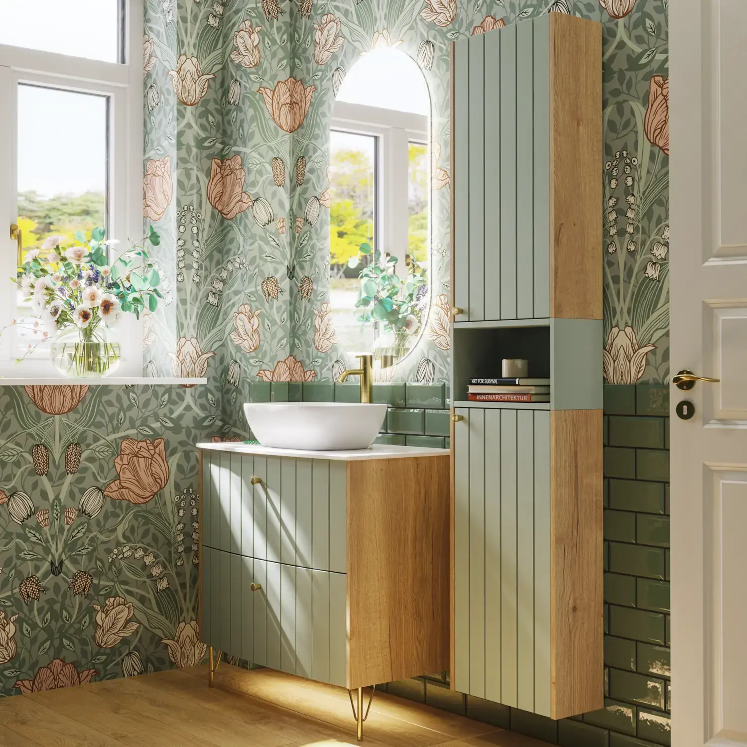 Baderomsinspirasjon med baderomsmøbler i grønn spesialfarge med sider i naturlig eik, elegante riller, stilfull benkeplate med romantisk oval bordstående servant, vakkert ovalt speil, gir sammen med blomstrete tapet et yndefullt, vintage retro uttrykk.