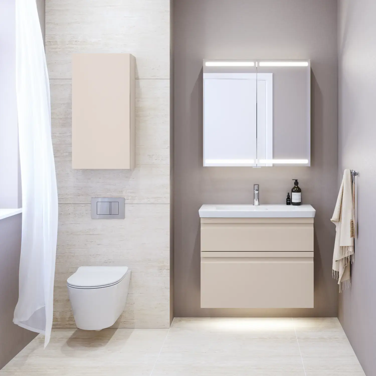 Liten baderomsinspirasjon med servantskap og overskap over toalett i beige spesialfarge, elegant speilskap med integrert lys, de lyse fargene og hvite gardinet skaper en romantisk og feminin atmosfære.