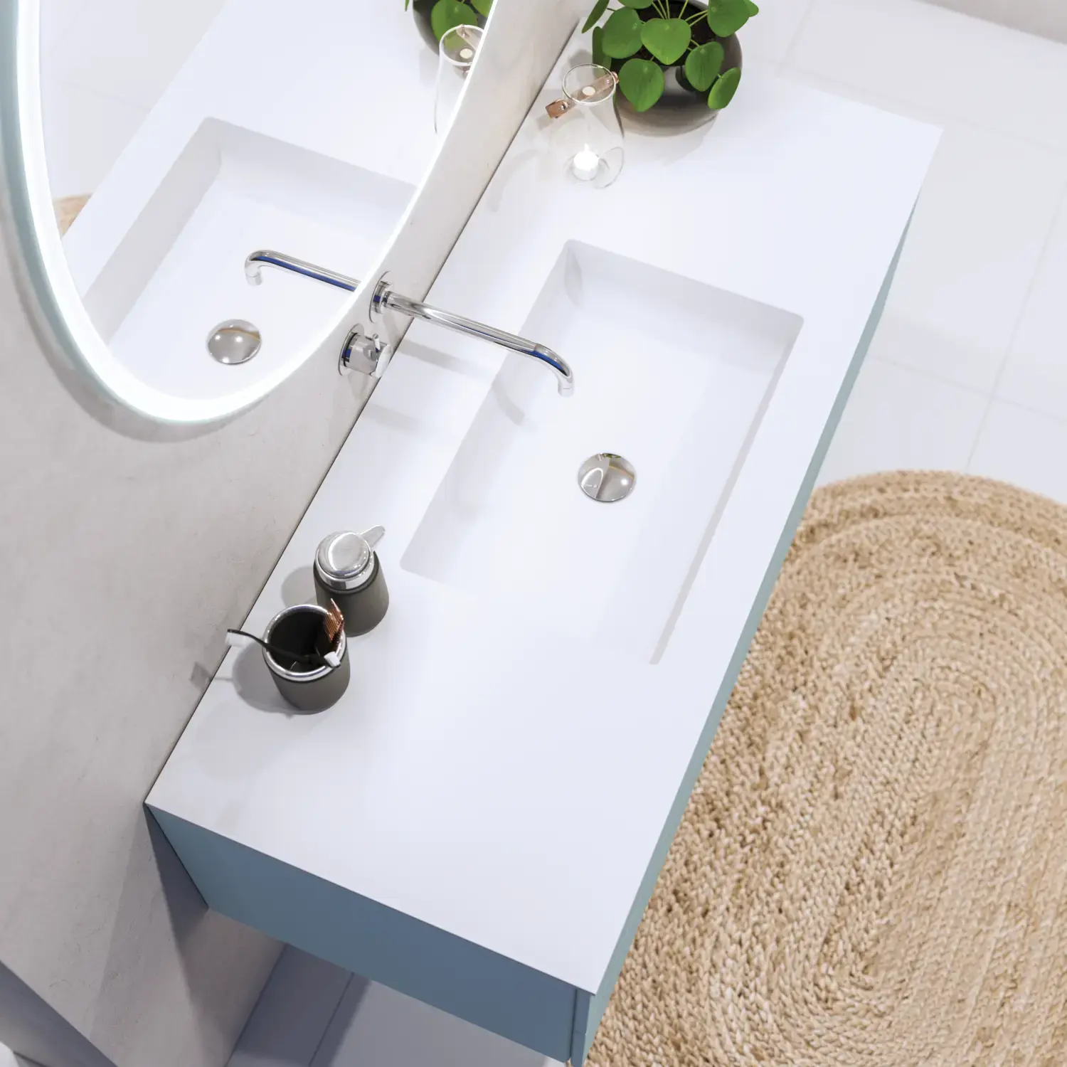 Stort og lekkert bad med baderomsmøbler i lyse, blå farger og holdt i nordisk stil