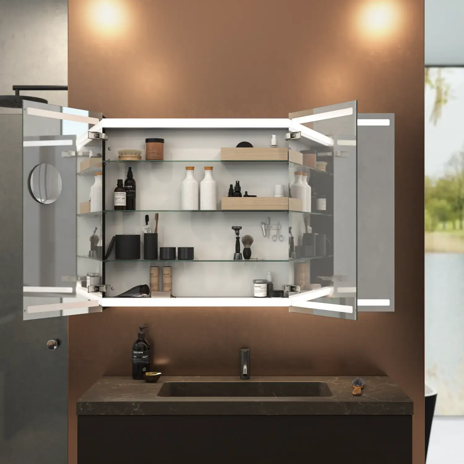 Stort, elegant baderom med mørke farger, stilfullt speilskap med integrert belysning, og luksuriøs steinbenkeplate.