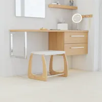 Moderne sminkebord i nordisk stil med lyst tre, elegant belysning, firkantet speil og oppbevaringshyller som skaper en stilfull og funksjonell plass.