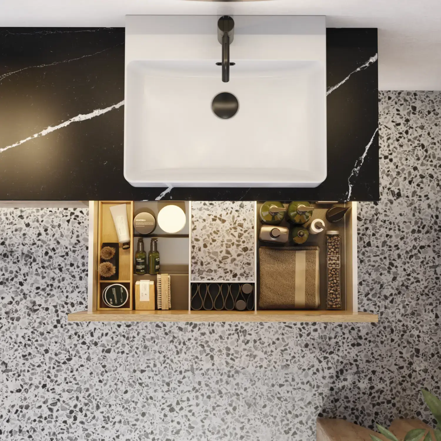 Stor urban baderomsinspirasjon med møbler i naturlig eik, steinbenkeplate med firkantet vask, rundt speil med svart kant, naturfarger og terrakottagulv gir et industrielt og moderne utseende