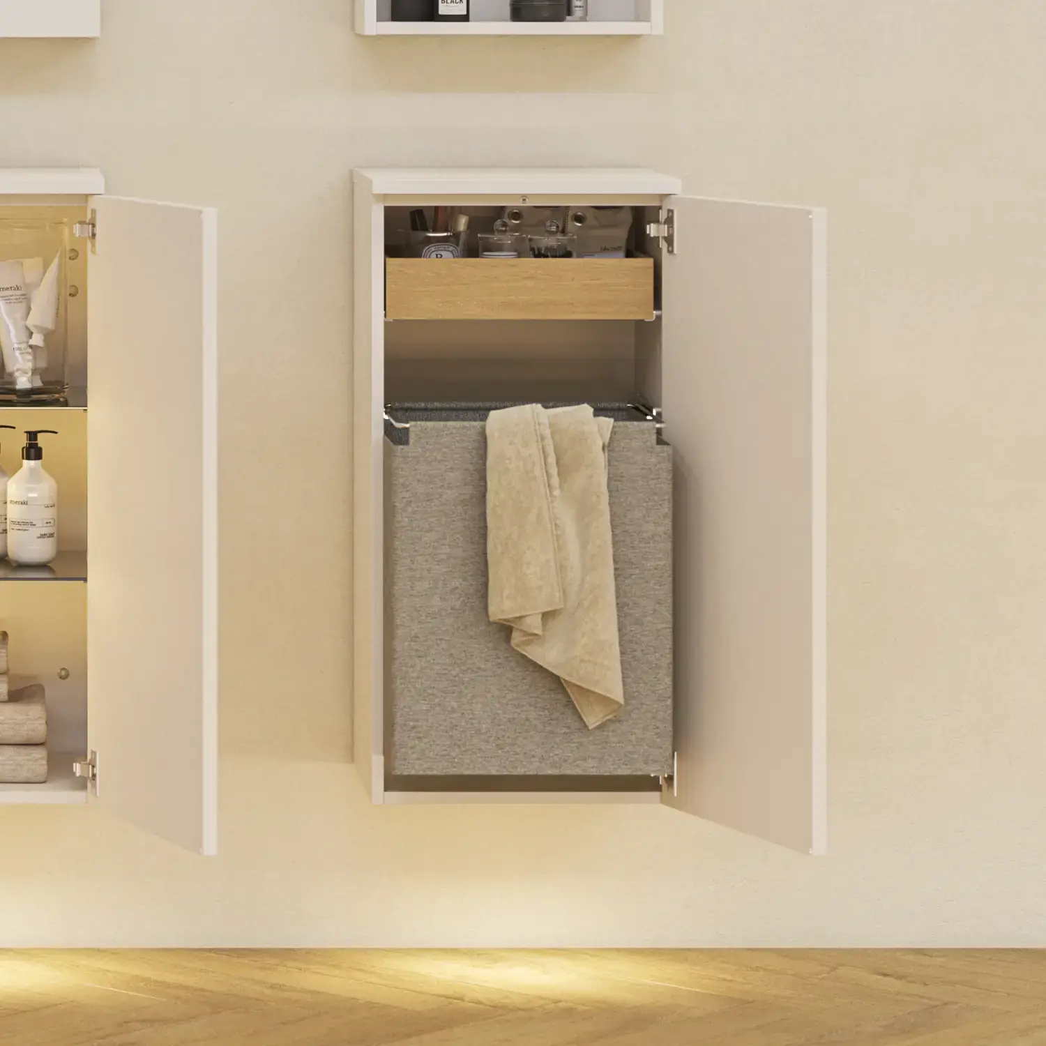 Baderomsinspirasjon med overskap og underskap med praktisk og elegant innredning, som gjør oppbevaring optimal og estetisk