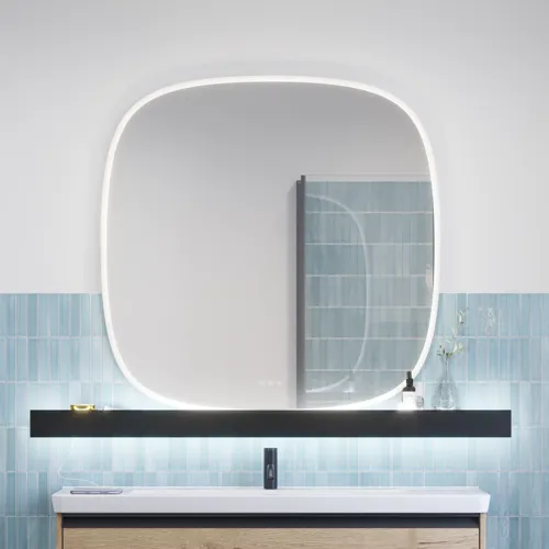 Baderomsinspirasjon med avlange blå fliser, baderomsmøbler i natur eik med sorte detaljer som skaper et harmonisk og sofistikert uttrykk